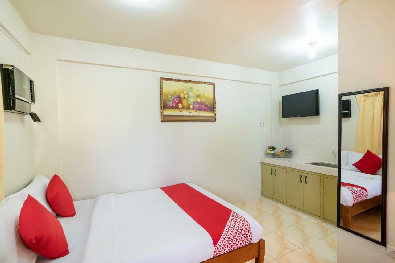 OYO 145 Conrado's Apartelle Paranaque City Exterior foto