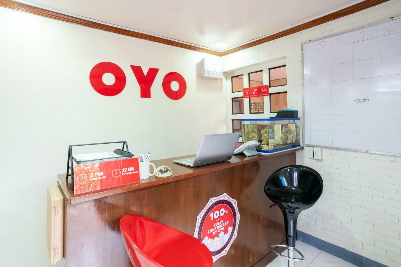 OYO 145 Conrado's Apartelle Paranaque City Exterior foto