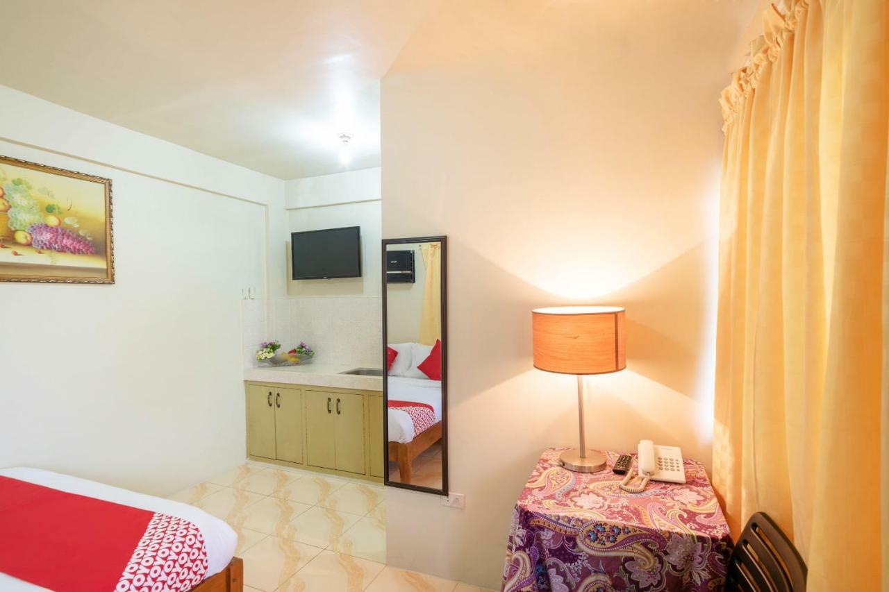 OYO 145 Conrado's Apartelle Paranaque City Exterior foto